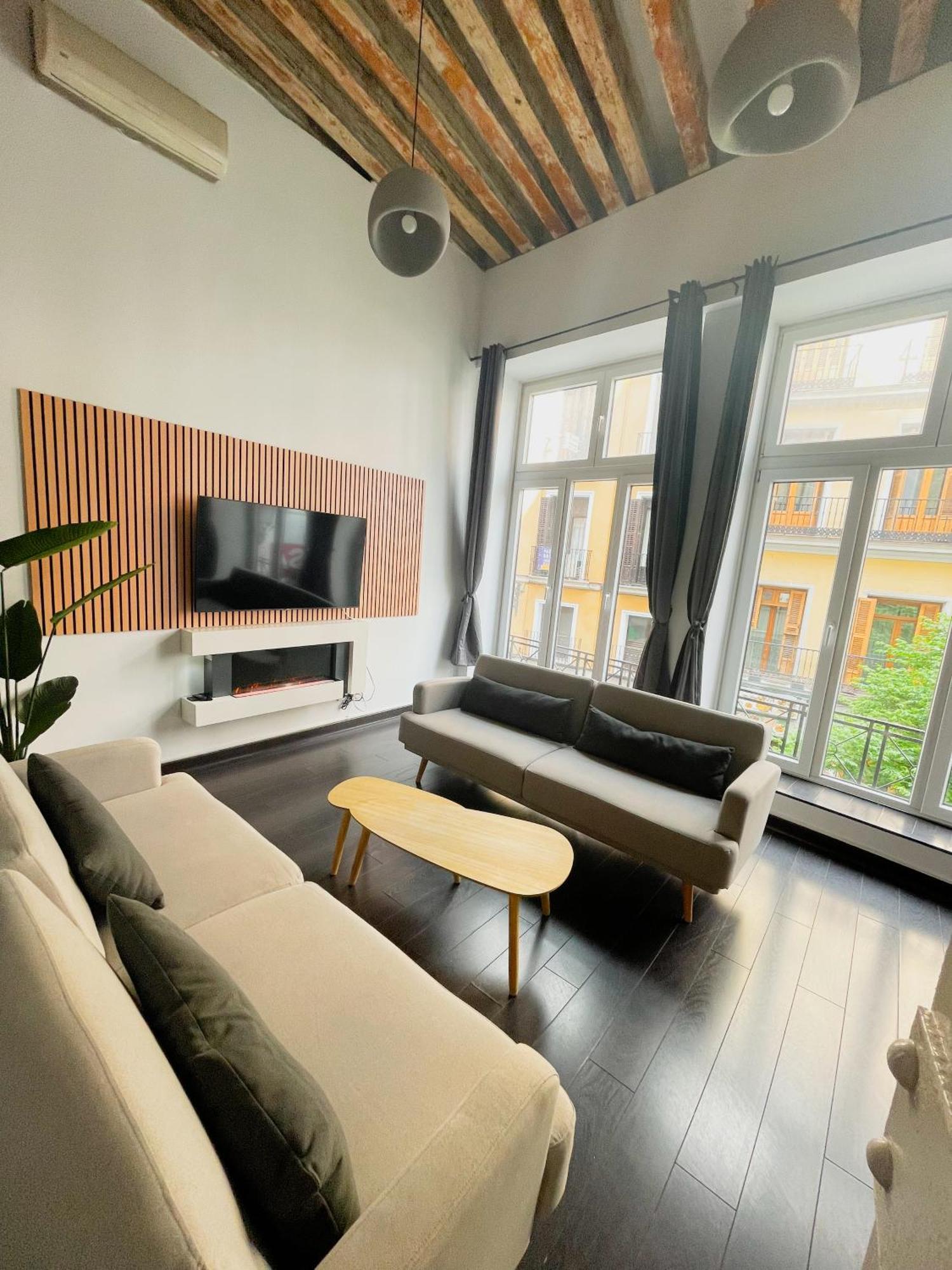 마드리드 Carretas Duplex Exterior Derecha 아파트 외부 사진